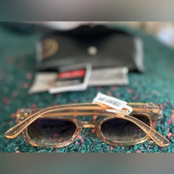 RARE‼️?RAY-BAN??NWT?50mm Cat Eye Sunglasses in Light 